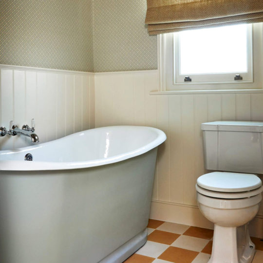 melon-encaustic-cement-tiles-checkerboard-bathroom-floor